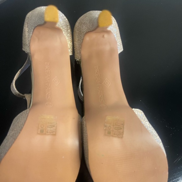 Glitter gold heels size 11 - Picture 2 of 3